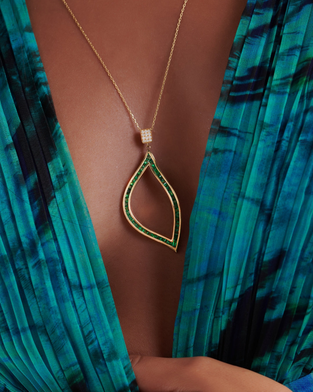 THE LEAF PENDANT